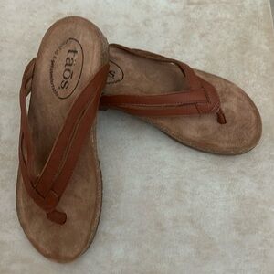 Taos Leather Thong Sandals Link Brandy Size US 6-6.5-Made In Spain Brown Suede